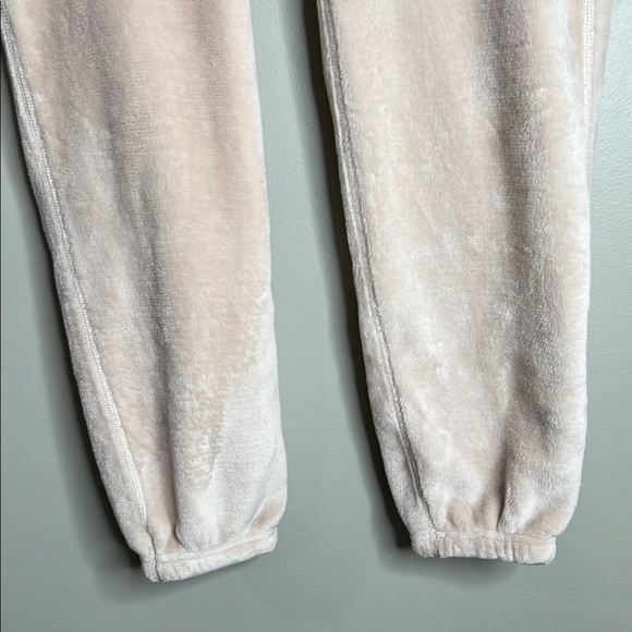 Ugg Soft Cream Jogger Pants Medium - Picture 3 of 6